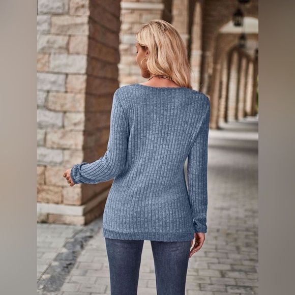 Every Day Chic Half-Zip Long Sleeve Top - Picture 3 of 4
